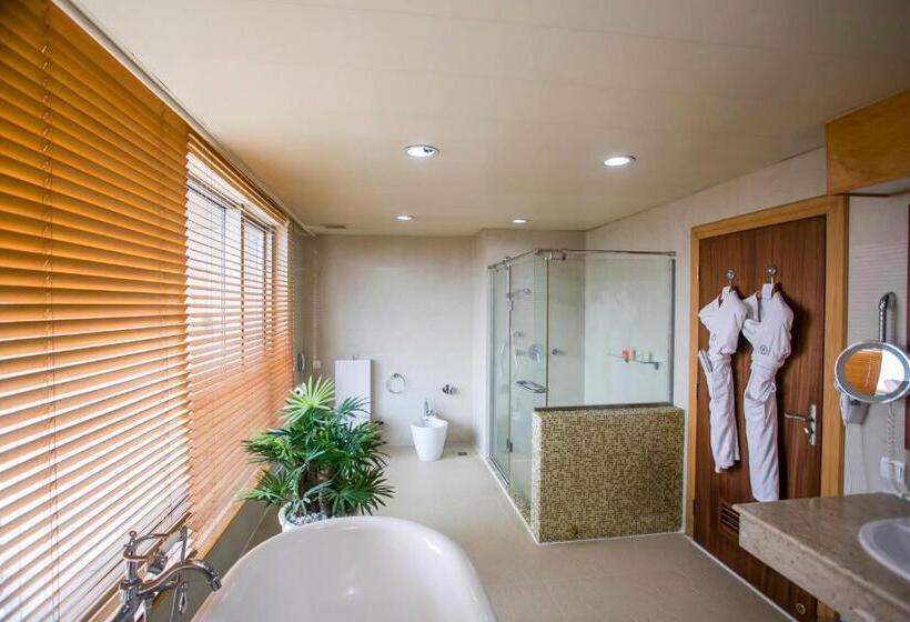 سوییت سوپریور, Lagos Oriental