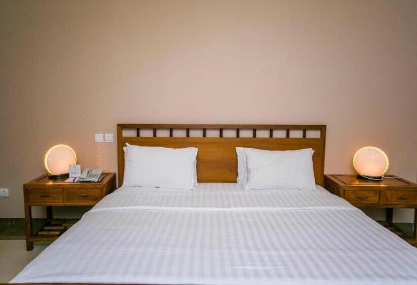 سوییت سوپریور, Lagos Oriental