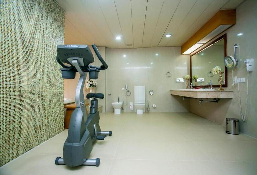 سوئیت پرزیدنت, Lagos Oriental