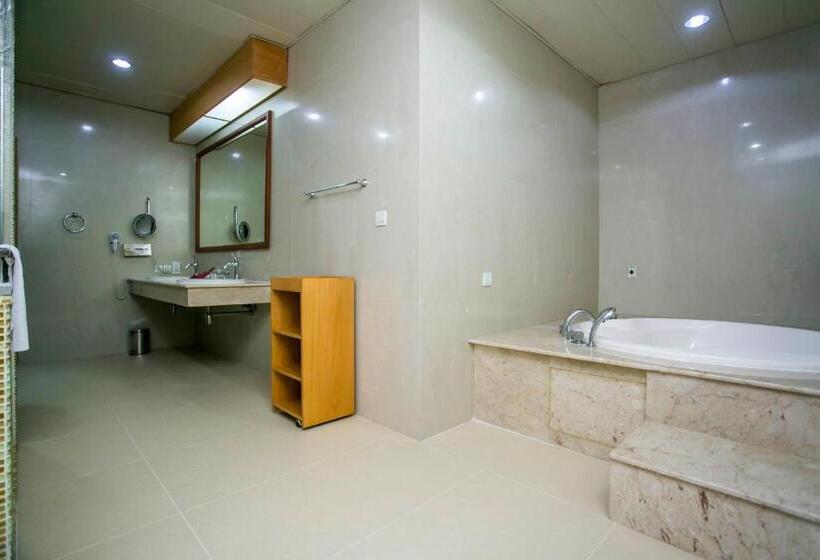 سوئیت پرزیدنت, Lagos Oriental