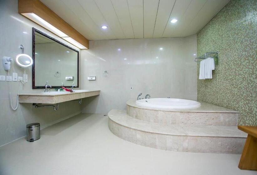 سوییت اجرایی, Lagos Oriental