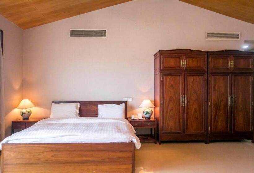 سوییت اجرایی, Lagos Oriental