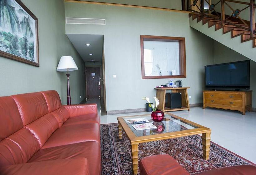 سوییت اجرایی, Lagos Oriental