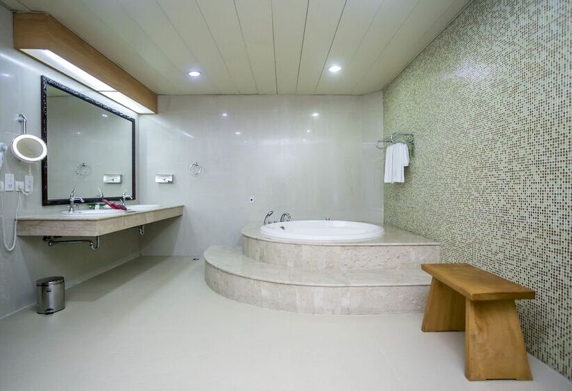 سوییت لوکس, Lagos Oriental