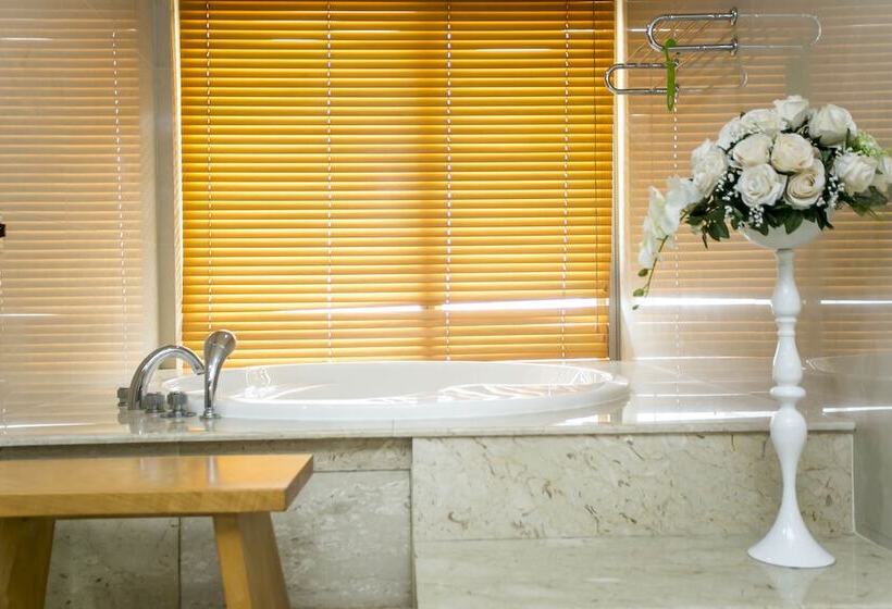 سوئیت ریاست جمهوری 2 خوابه, Lagos Oriental