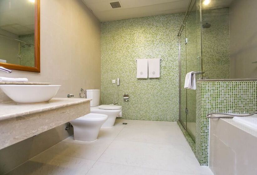 اتاق سوپریور, Lagos Oriental