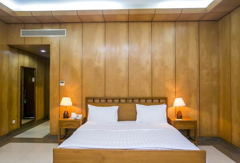 اتاق سوپریور, Lagos Oriental