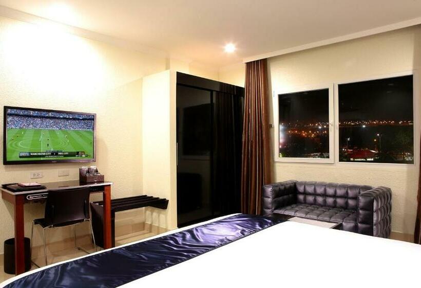 اتاق لوکس, Queens Hotel Angeles City