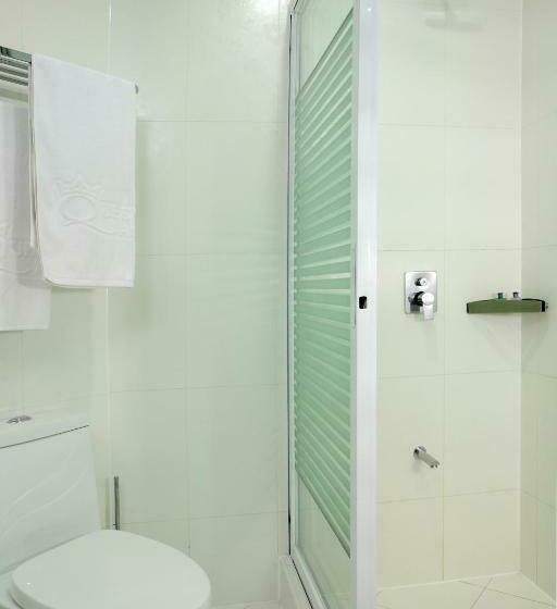 اتاق استاندارد با بالکن, Queens Hotel Angeles City