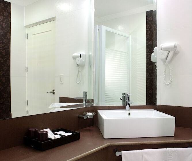 اتاق لوکس, Queens Hotel Angeles City