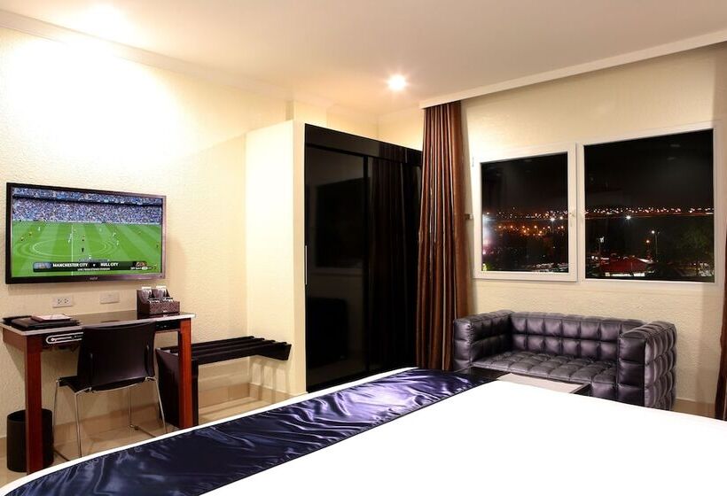 اتاق لوکس, Queens Hotel Angeles City