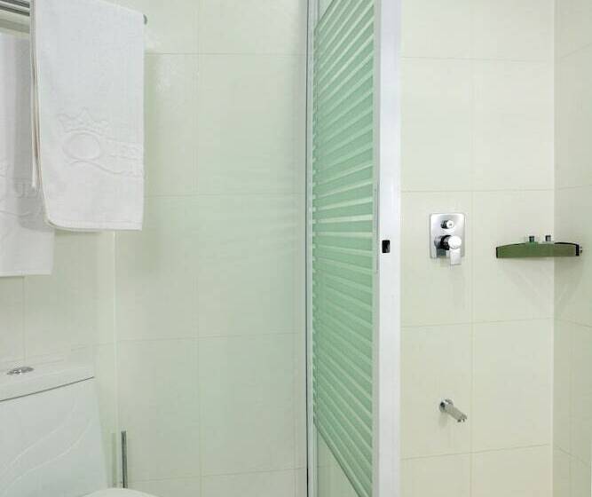 اتاق استاندارد با بالکن, Queens Hotel Angeles City