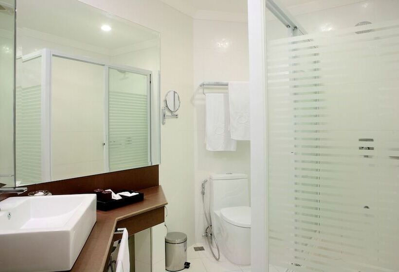 اتاق استاندارد با بالکن, Queens Hotel Angeles City