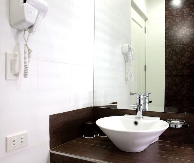 اتاق سوپریور, Queens Hotel Angeles City