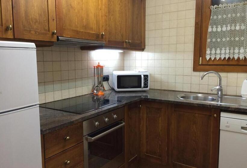 شقة غرفة واحدة, Roca