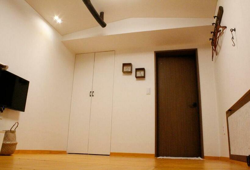 חדר סטנדרט לארבעה, Sungsim Hanok Guesthouse