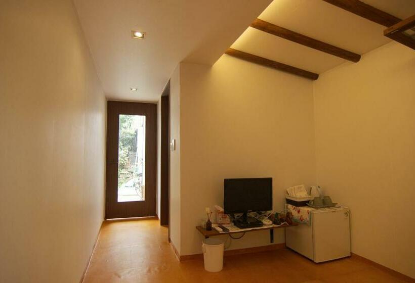 חדר סטנדרט לשלושה, Sungsim Hanok Guesthouse