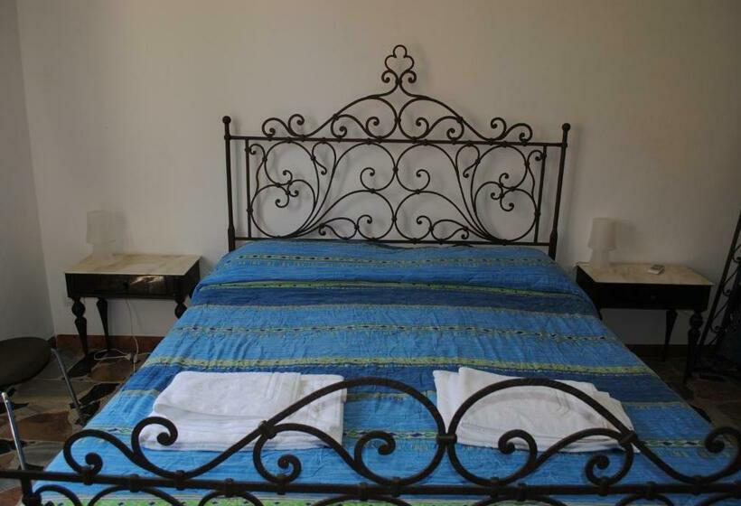 Pokój Standard Wspólna Łazienka, Calciufetta