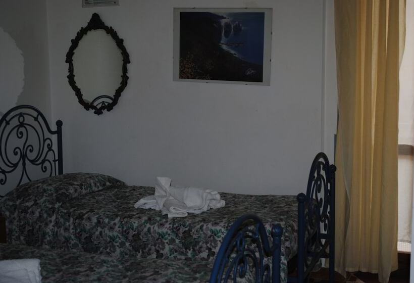 Pokój Standard Wspólna Łazienka, Calciufetta