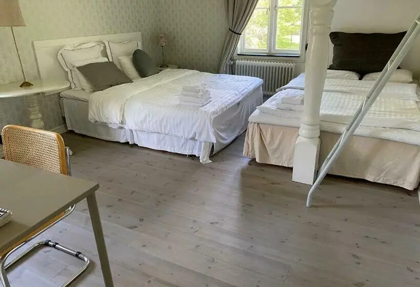 Perhehuone, Café Mandeltårtan B&b Villafloraviola