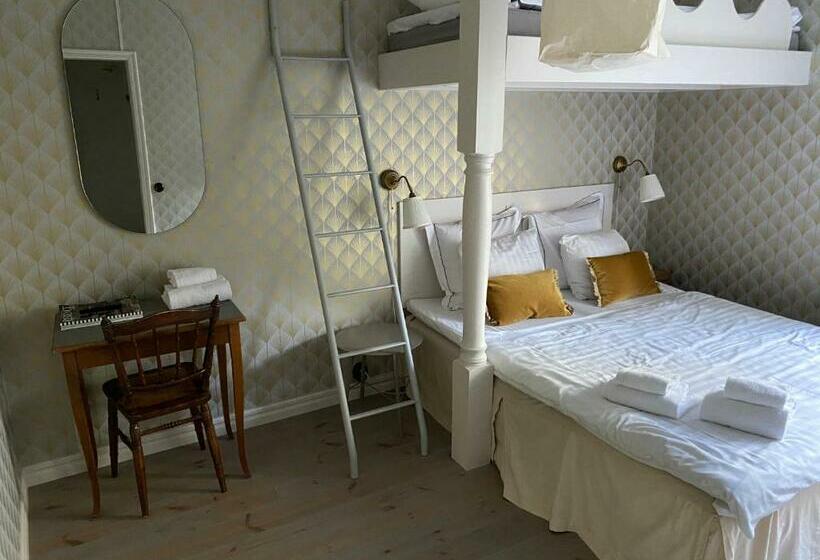 חדר סטנדרט לשלושה, Café Mandeltårtan B&b Villafloraviola