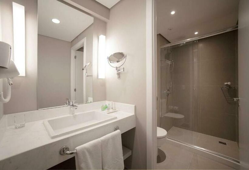 اتاق پرمیوم, NH Curitiba The Five