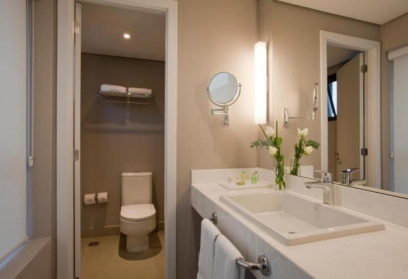 اتاق استاندارد سه نفره, NH Curitiba The Five