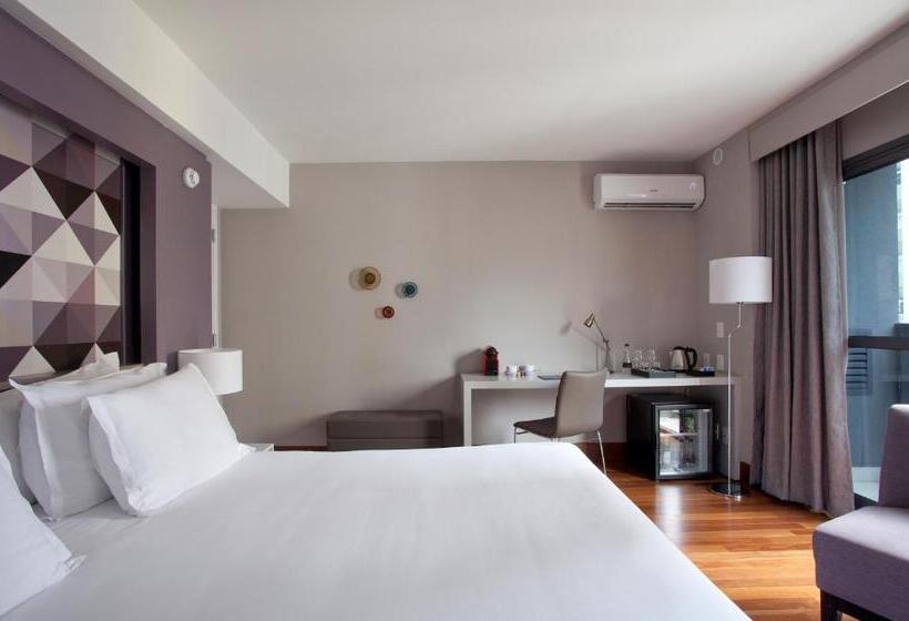 اتاق لوکس با بالکن, NH Curitiba The Five