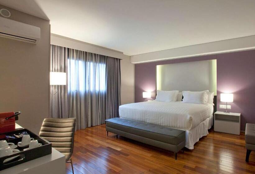 سوییت لوکس, NH Curitiba The Five