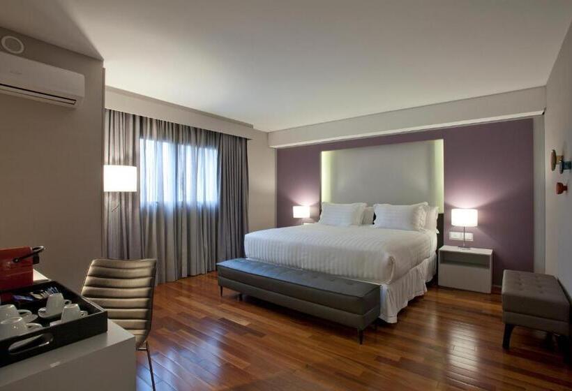 سوییت لوکس, NH Curitiba The Five