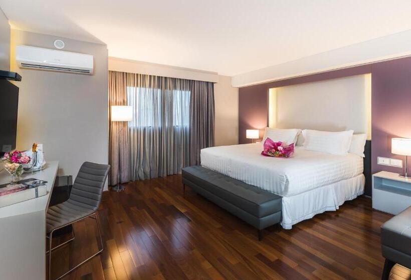 سوییت لوکس, NH Curitiba The Five