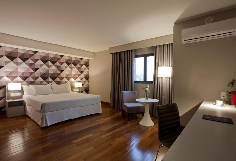 اتاق خانوادگی, NH Curitiba The Five