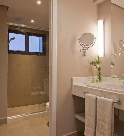 اتاق خانوادگی, NH Curitiba The Five