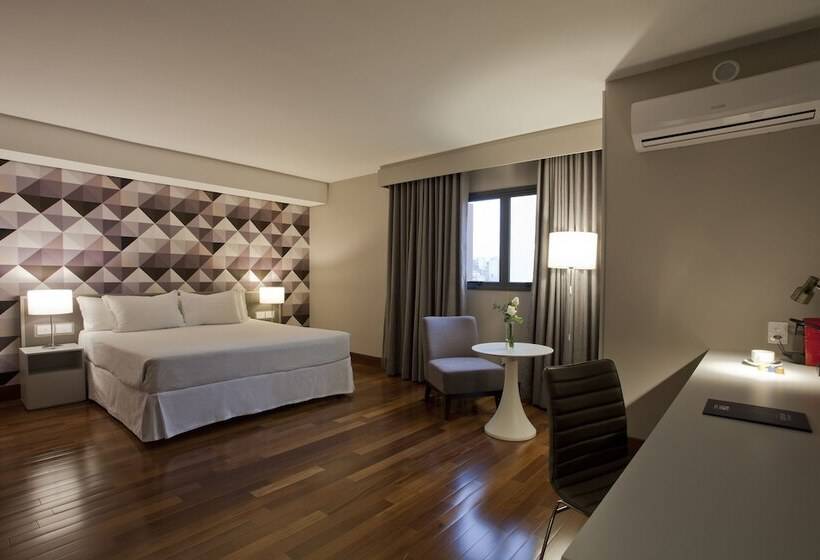 اتاق خانوادگی, NH Curitiba The Five