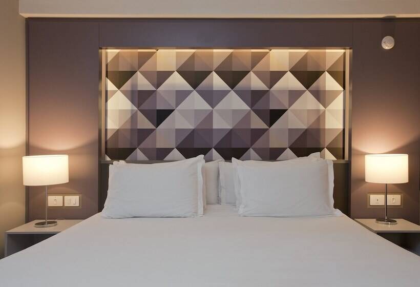 اتاق خانوادگی, NH Curitiba The Five