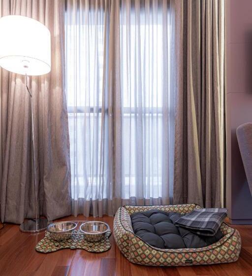 اتاق لوکس با بالکن, NH Curitiba The Five