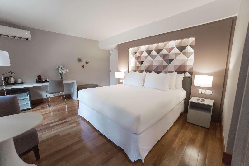 اتاق خانوادگی, NH Curitiba The Five