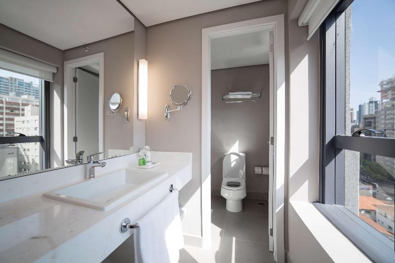 اتاق پرمیوم, NH Curitiba The Five