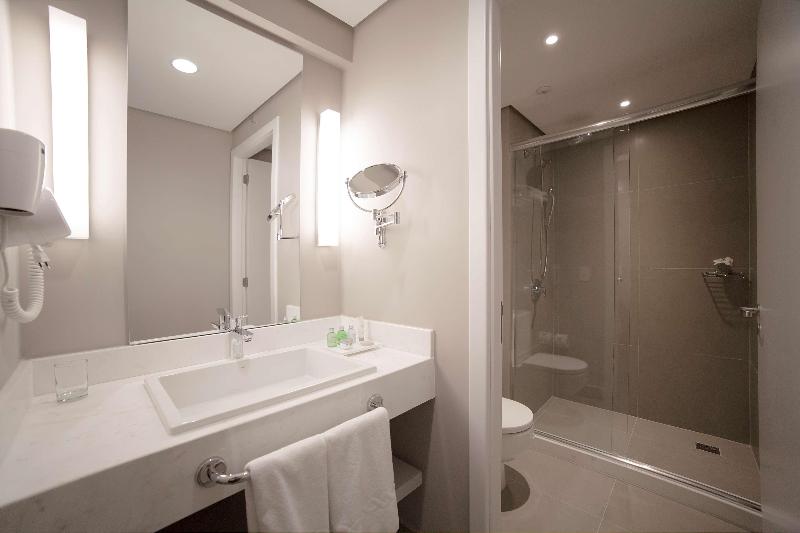 اتاق استاندارد سه نفره, NH Curitiba The Five