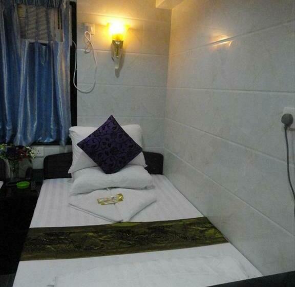 اتاق استاندارد یک نفره, Paris Guest House