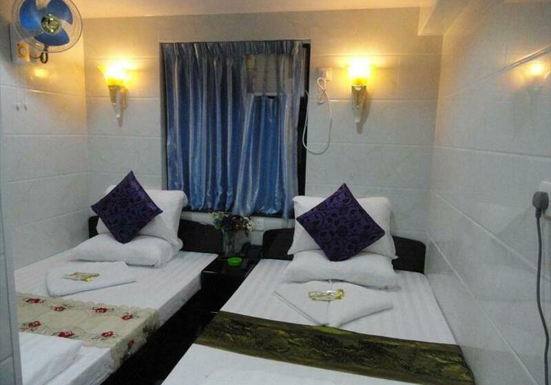 اتاق خانوادگی, Paris Guest House