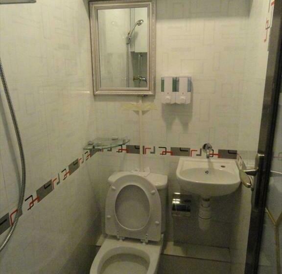 اتاق خانوادگی, Paris Guest House