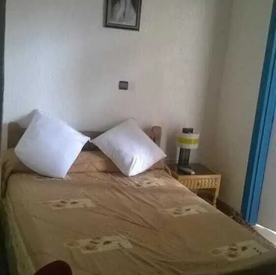 Standard Yhden Hengen Huone, Tiout