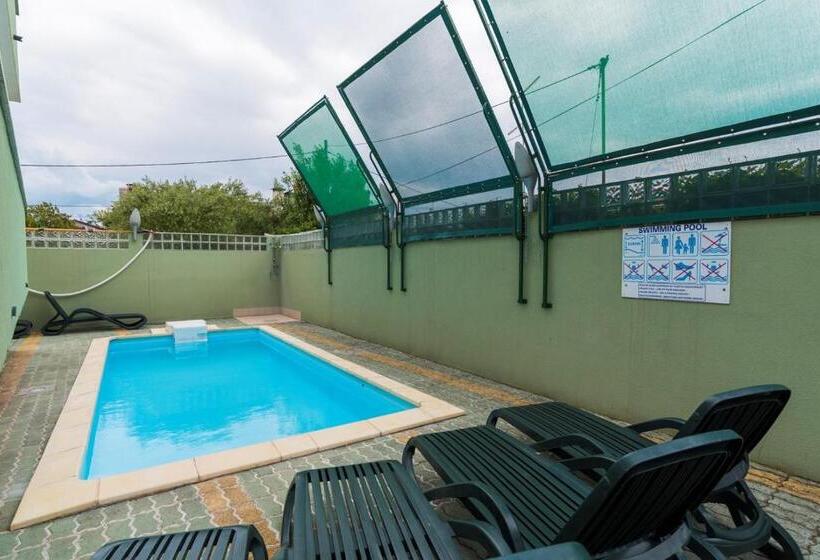 شقة غرفة نوم واحدة مزودة بشُرفة, Villa Punta Viktory