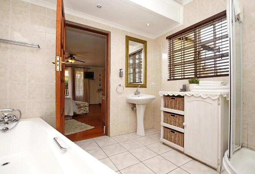 Suit Deluxe, Arum Place Guest House