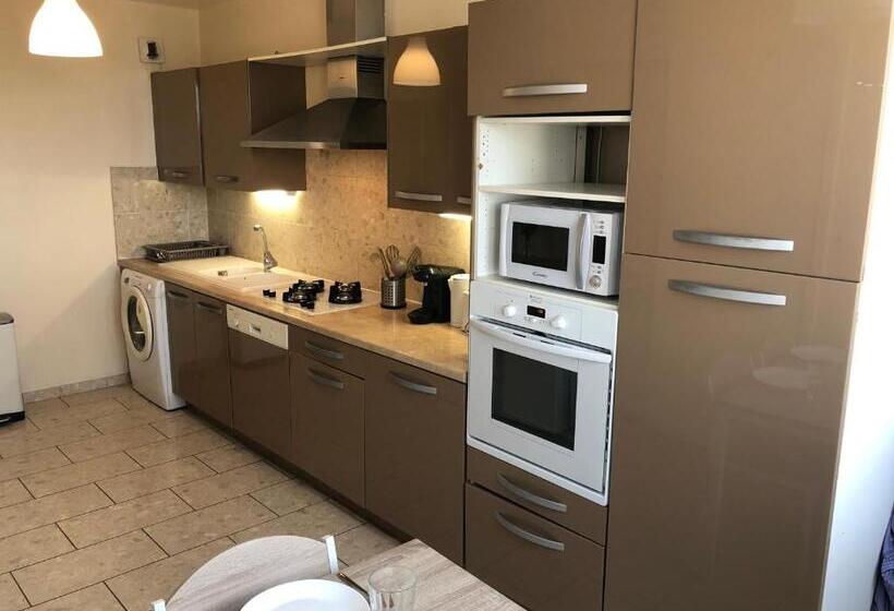 חדר דלוקס עם מרפסת, Chambre Privée En Colocation Villeurbanne Métro Bonnevay