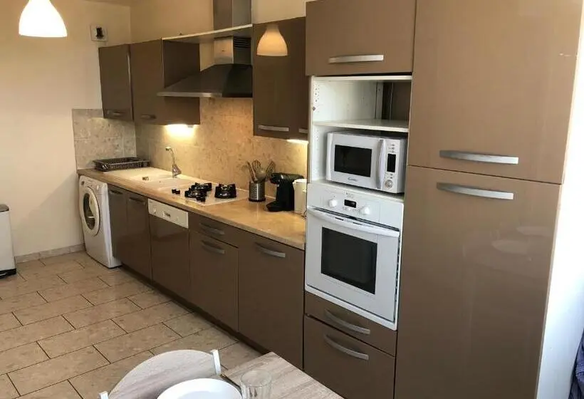 バルコニー付きデラックスルーム, Chambre Privée En Colocation Villeurbanne Métro Bonnevay