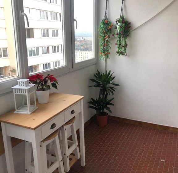 חדר דלוקס עם מרפסת, Chambre Privée En Colocation Villeurbanne Métro Bonnevay