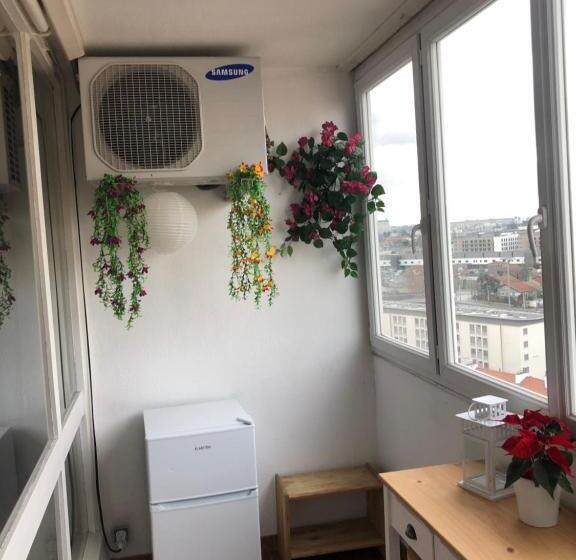 اتاق لوکس با بالکن, Chambre Privée En Colocation Villeurbanne Métro Bonnevay