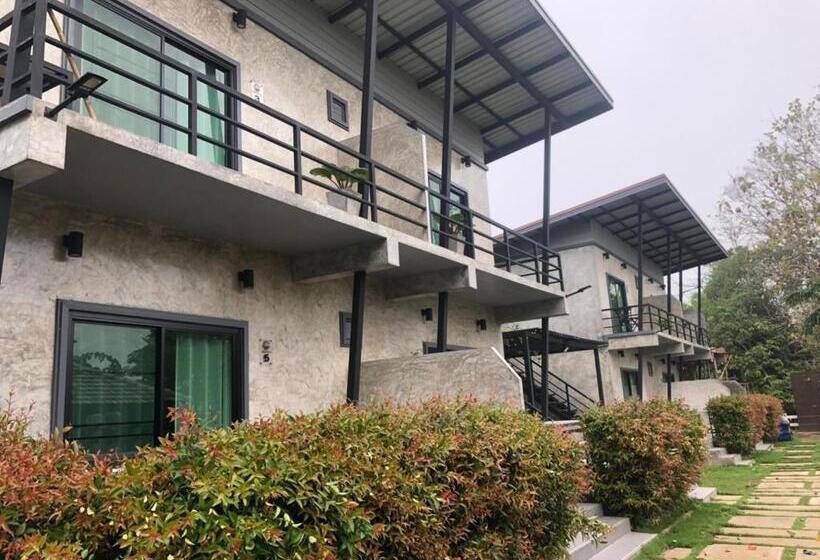 Medencére Néző Standard Szoba, ชิดชายชล รีสอร์ท น่าน